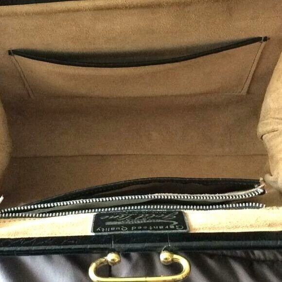 Vintage Womens Alligator Handbag Size-13" x 10" x 3". strap drop 6" - Picture 7 of 12